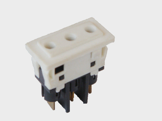 Incavo standard su ordinazione singolo Jack dello sbocco di potere dell'Italia con colore nero/bianco