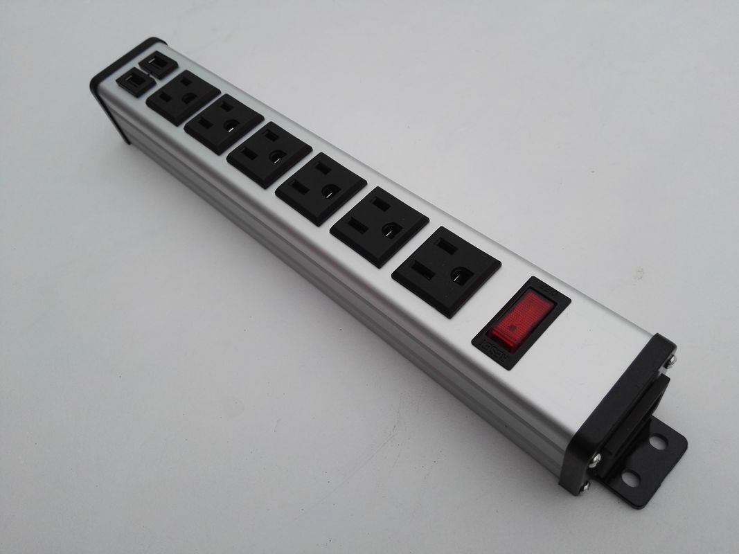 Incavo della spina dello sbocco di 6 modi multi con il caricatore doppio della porta USB con controllo di interruttore on-off
