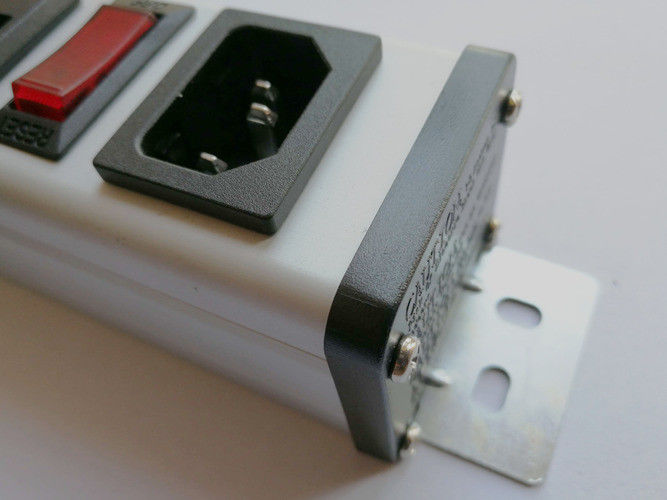Il potere astuto Hardwired della PDU di 4 sbocchi spoglia 5