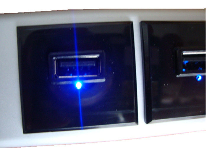 8-USB Ports la striscia di potere per il telefono cellulare e la compressa, caricatore multiplo del Usb con sbocco 5V 2.1A