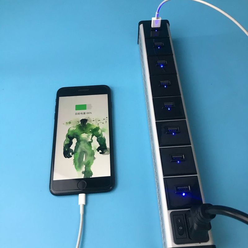8-USB Ports la striscia di potere per il telefono cellulare e la compressa, caricatore multiplo del Usb con sbocco 5V 2.1A