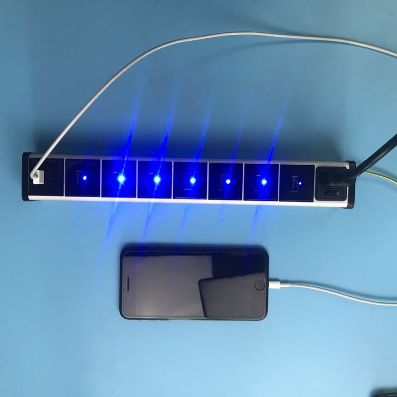8-USB Ports la striscia di potere per il telefono cellulare e la compressa, caricatore multiplo del Usb con sbocco 5V 2.1A